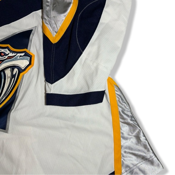 Vintage CCM Nashville Predators Hockey Jersey - Picture 4 of 6